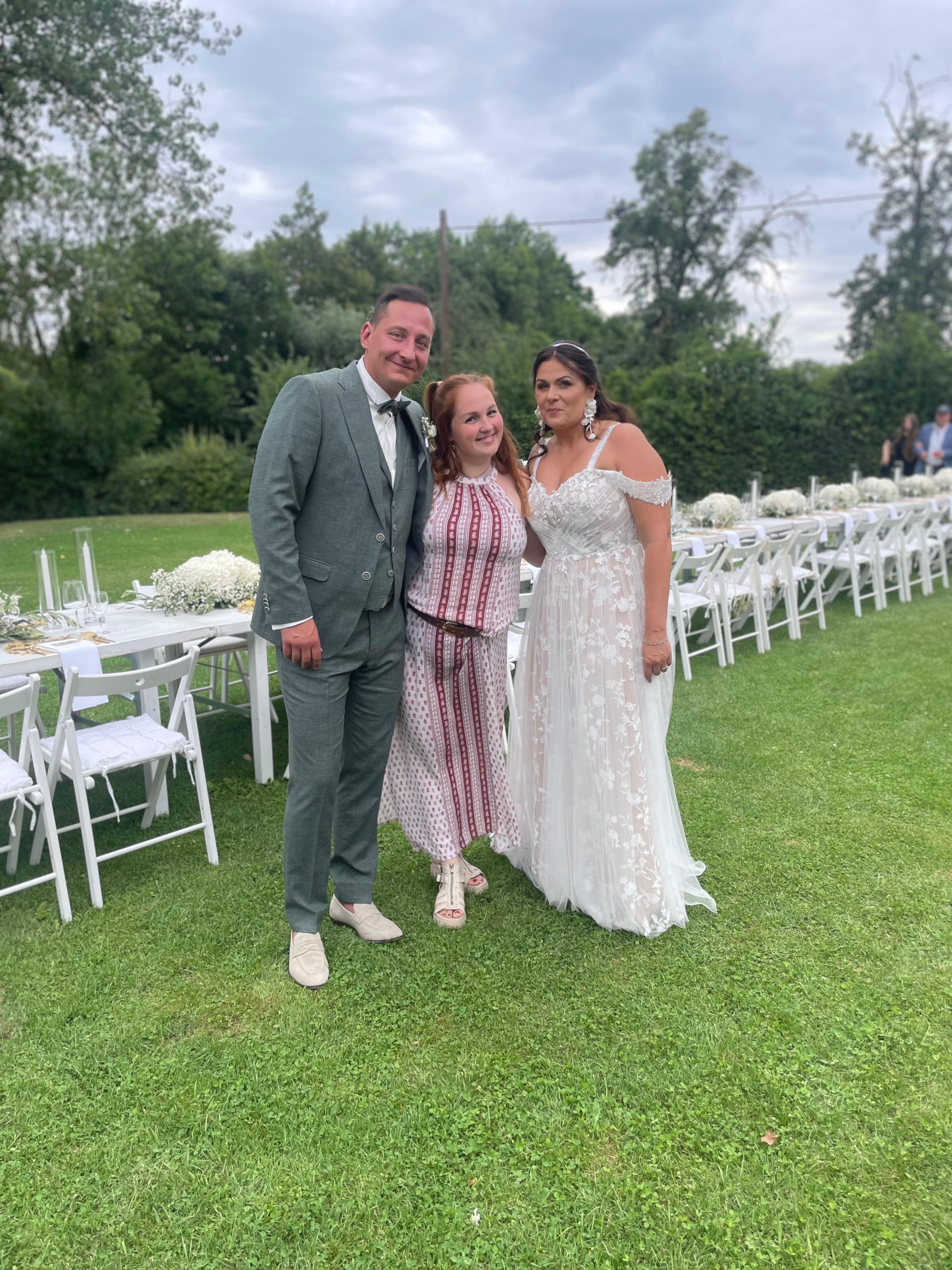 Melissa Niemann mit Brautpaar